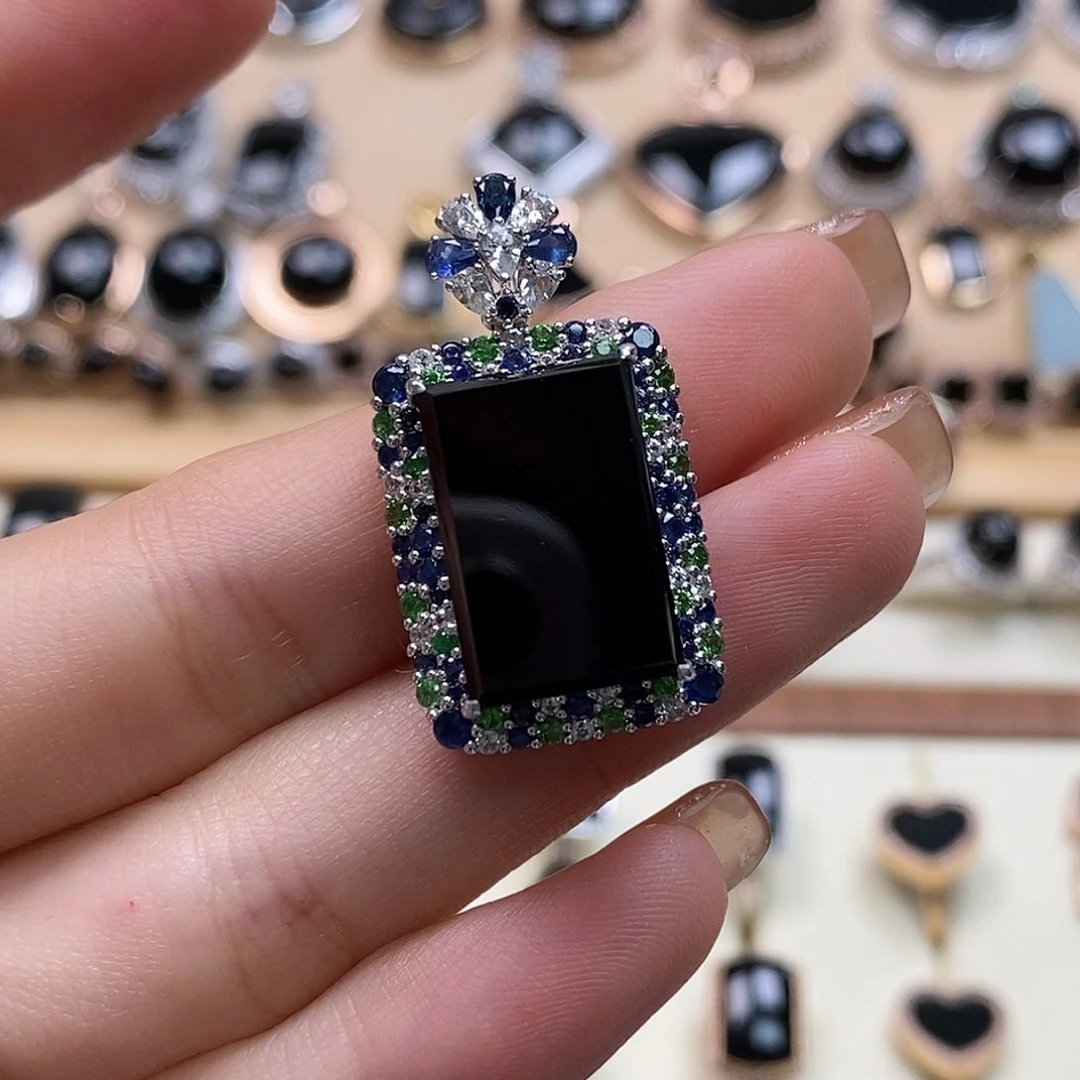 翡翠颈饰18K金镶嵌天然翡翠墨翠