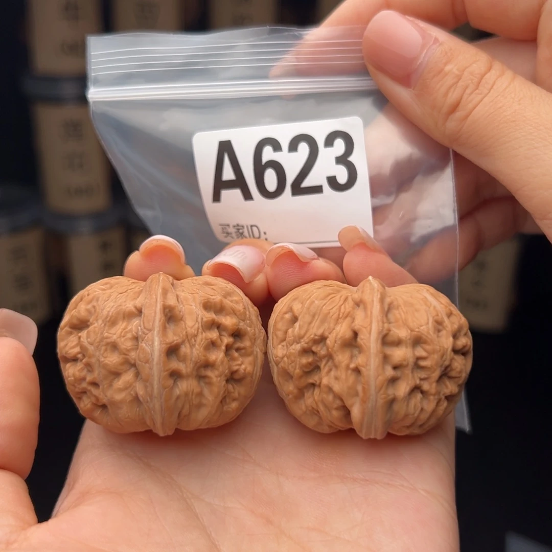 文玩核桃吊坠元宝42全品
