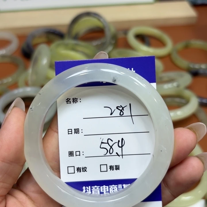 未镶嵌岫玉手镯天然