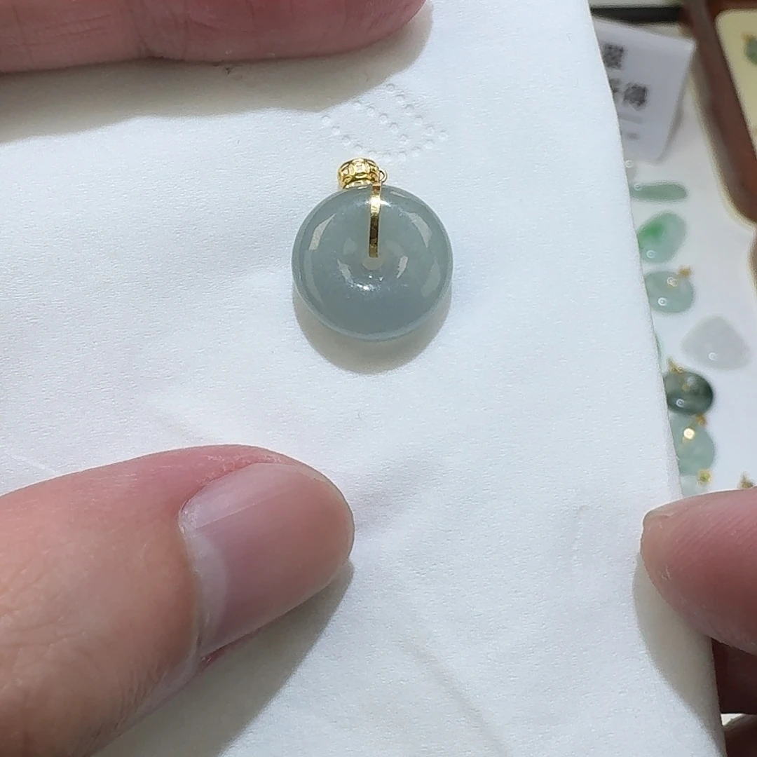 翡翠18K金镶嵌颈饰扣子