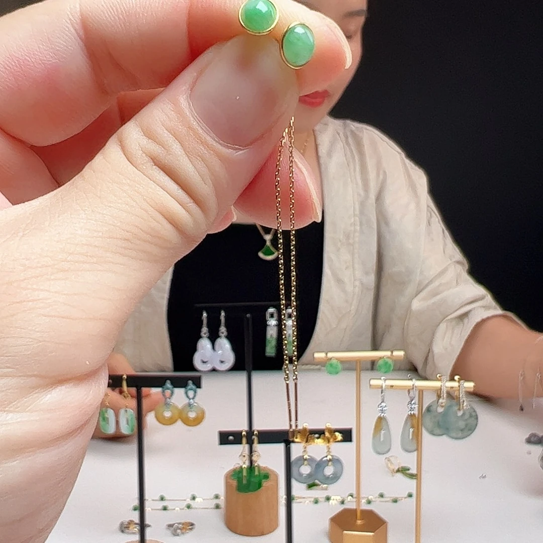 翡翠18K金镶嵌耳饰天然翡翠