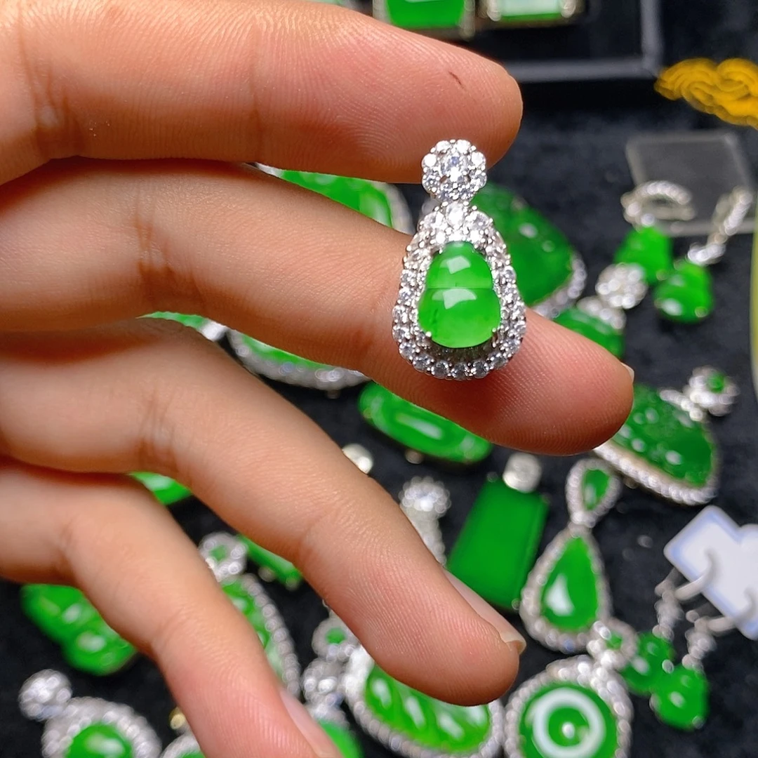 翡翠未镶嵌吊坠(赠链)吊坠