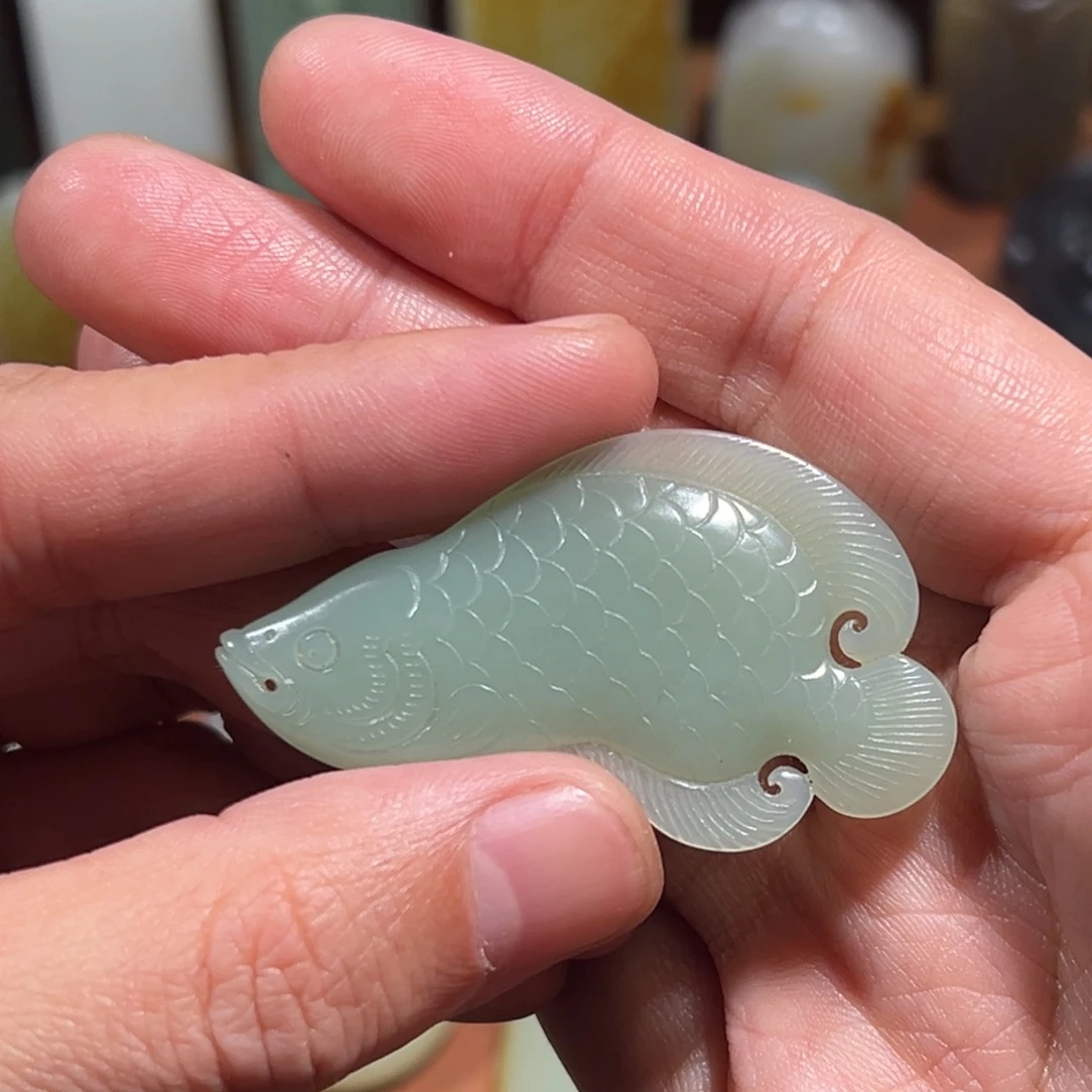 和田玉未镶嵌颈饰粉青金龙鱼