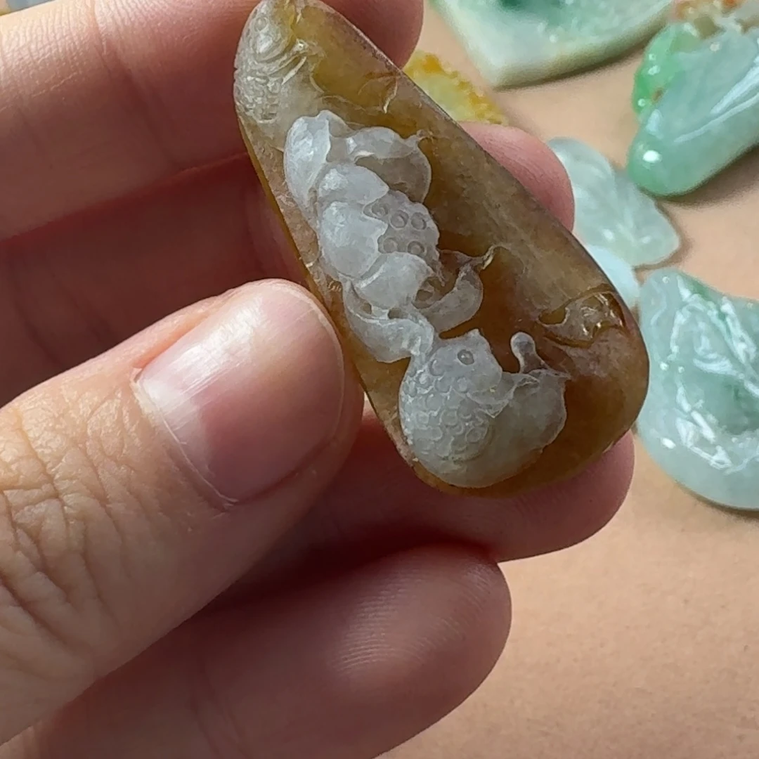 定制翡翠未镶嵌年年有余