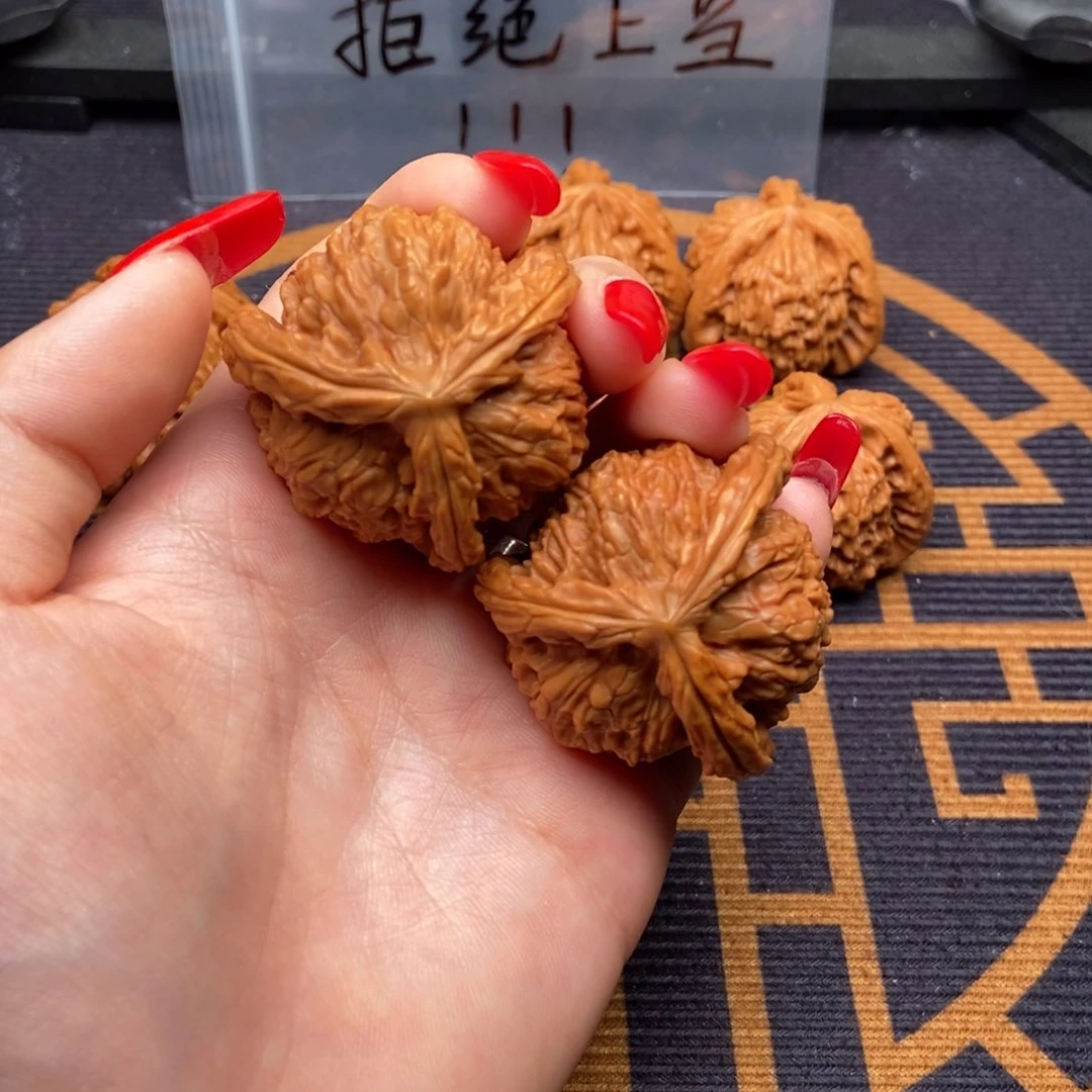 文玩核桃吊坠l****1白狮