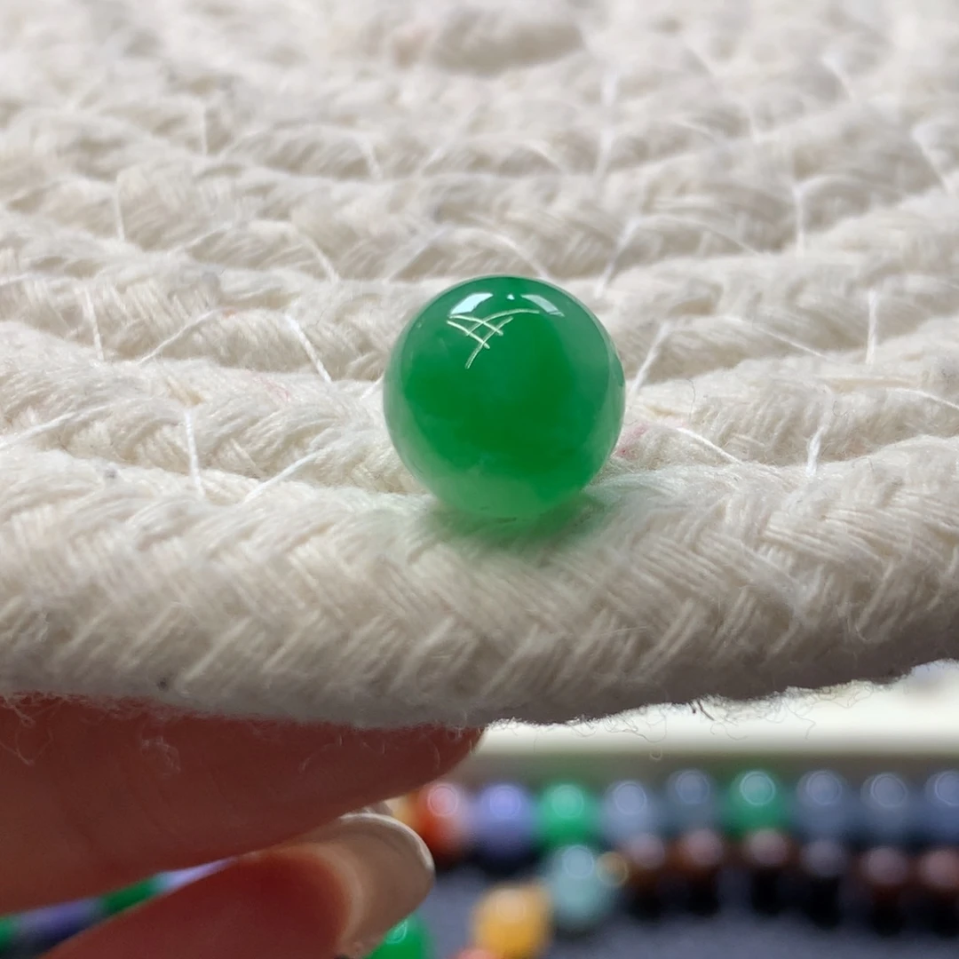 定制翡翠未镶嵌 毛货抛光定制 阳绿色花 卡9.3 yu