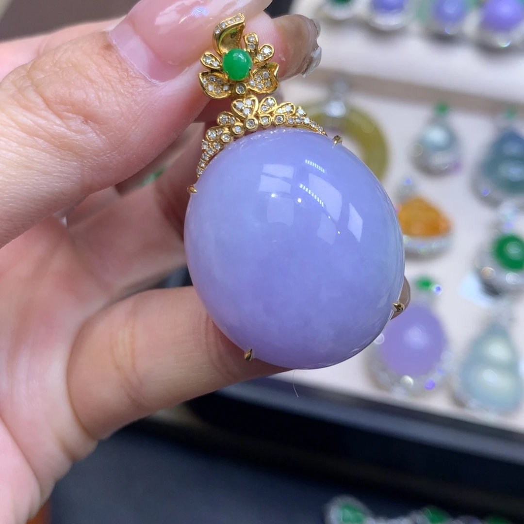 @***g翡翠18K金镶嵌颈饰