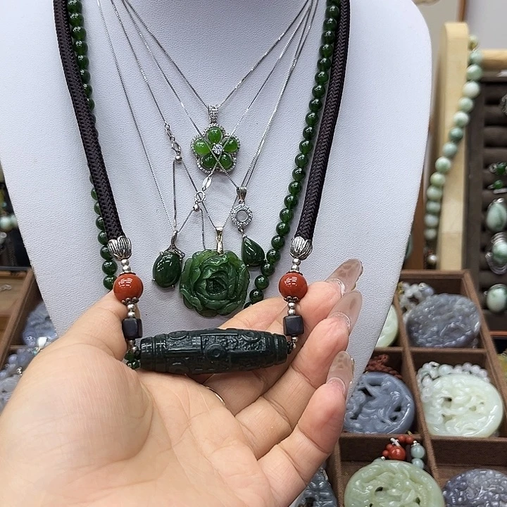 颈饰未镶嵌和田玉