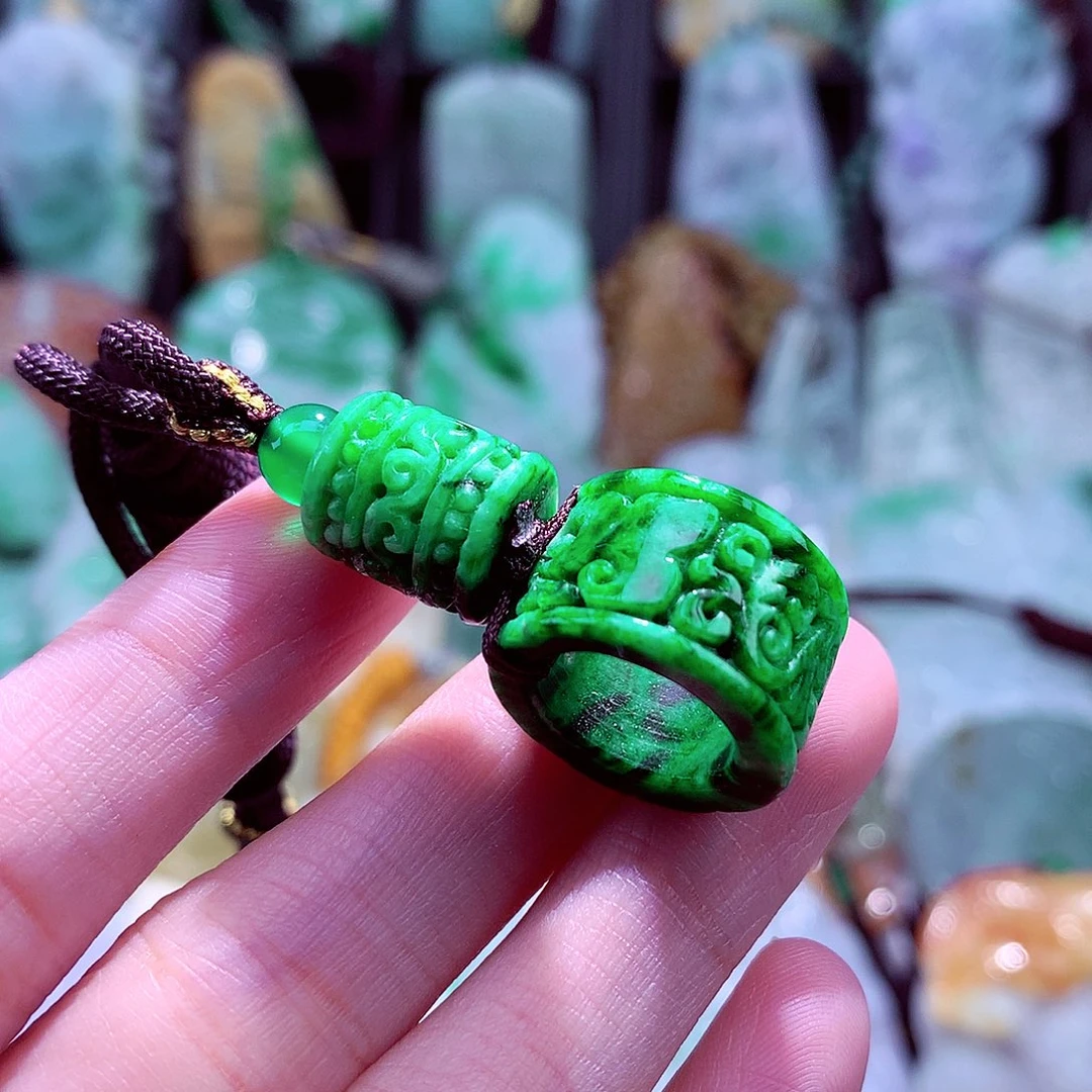 颈饰未镶嵌翡翠天然