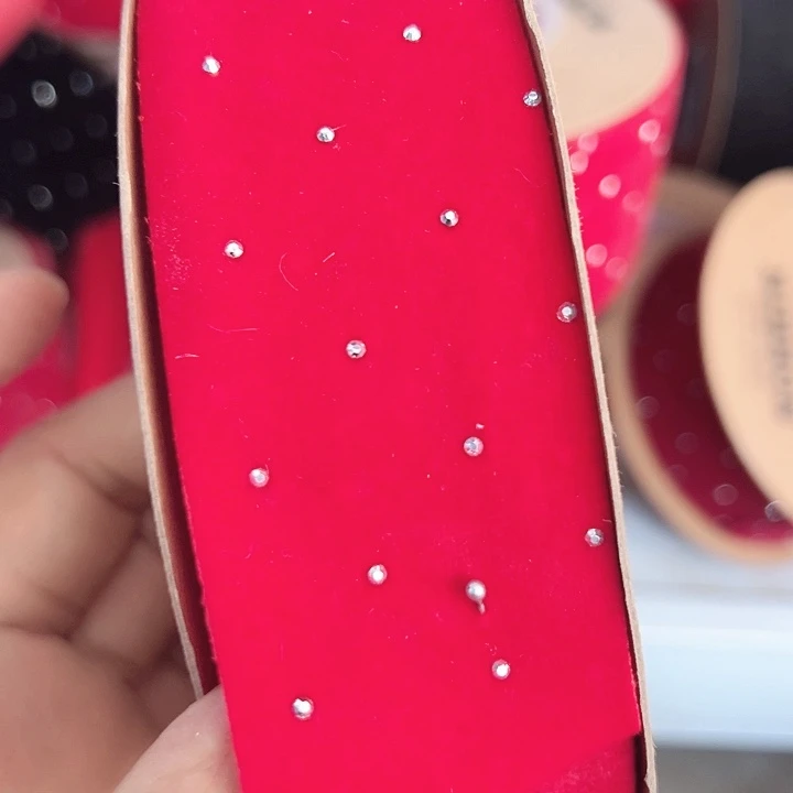 4的大红带钻绒10码材料