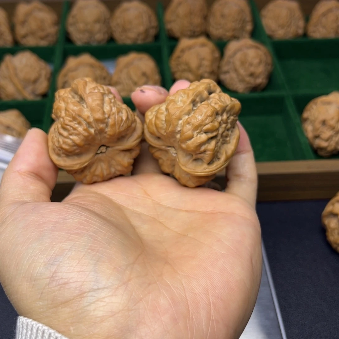 文玩核桃吊坠40一字深开背红皮s级