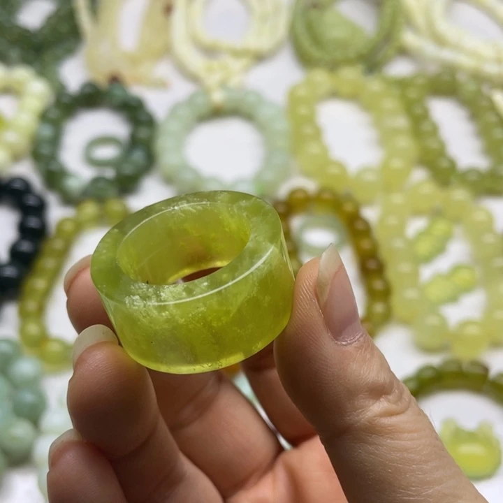 蛇纹石玉戒指未镶嵌