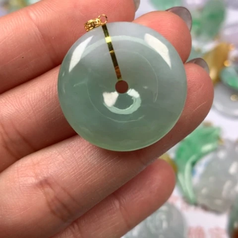 翡翠颈饰未镶嵌翡翠