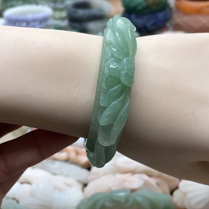 未镶嵌手镯石英岩玉