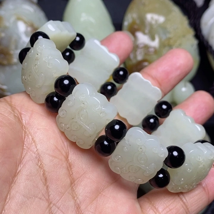 和田玉颈饰未镶嵌