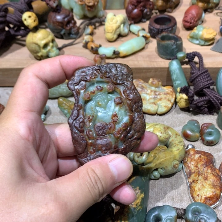 未镶嵌岫岩河磨玉（透闪石质玉）挂件