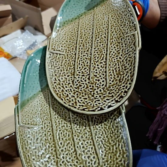 摆件盘子碗茶壶啥都有