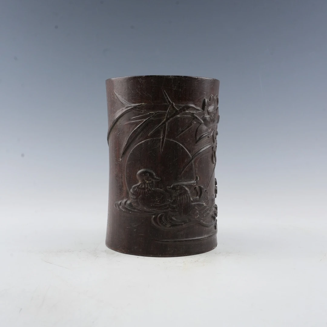 lot122444 民国 莲池鸳鸯木雕笔筒【古董拍卖】