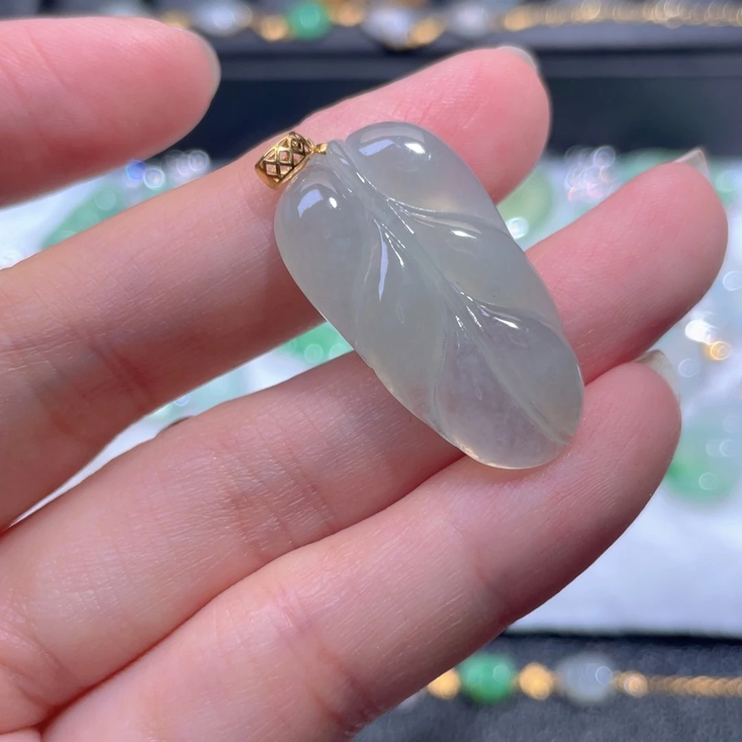 翡翠18K金镶嵌颈饰翡翠