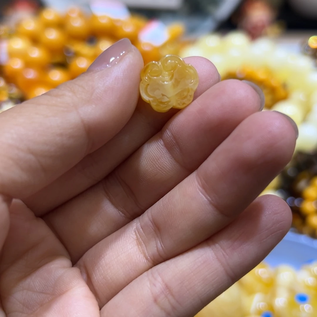 琥珀珠宝奇石未镶嵌