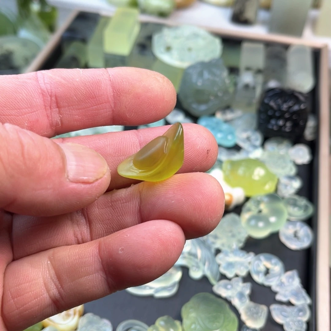 蛇纹石玉原石未镶嵌