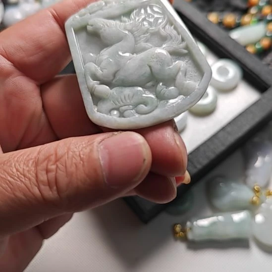 翡翠未镶嵌颈饰天然翡翠吊坠