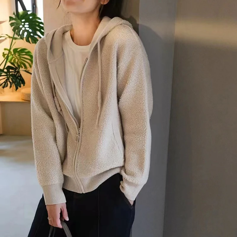 随意穿都漂亮纯羊毛 元气感拉链帽衫 重磅加厚毛巾绣外套