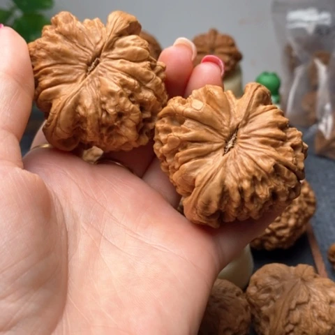 文玩核桃吊坠龙鼎52