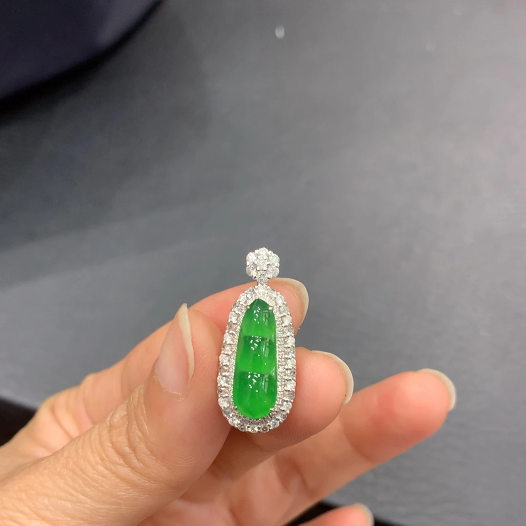 吊坠(不含链)18K金镶嵌翡翠