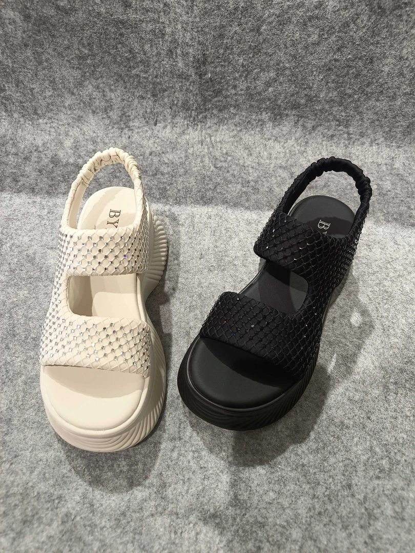 2025年品牌女鞋夏季新款圆头水钻一脚蹬时装凉鞋厚底露趾百搭凉鞋