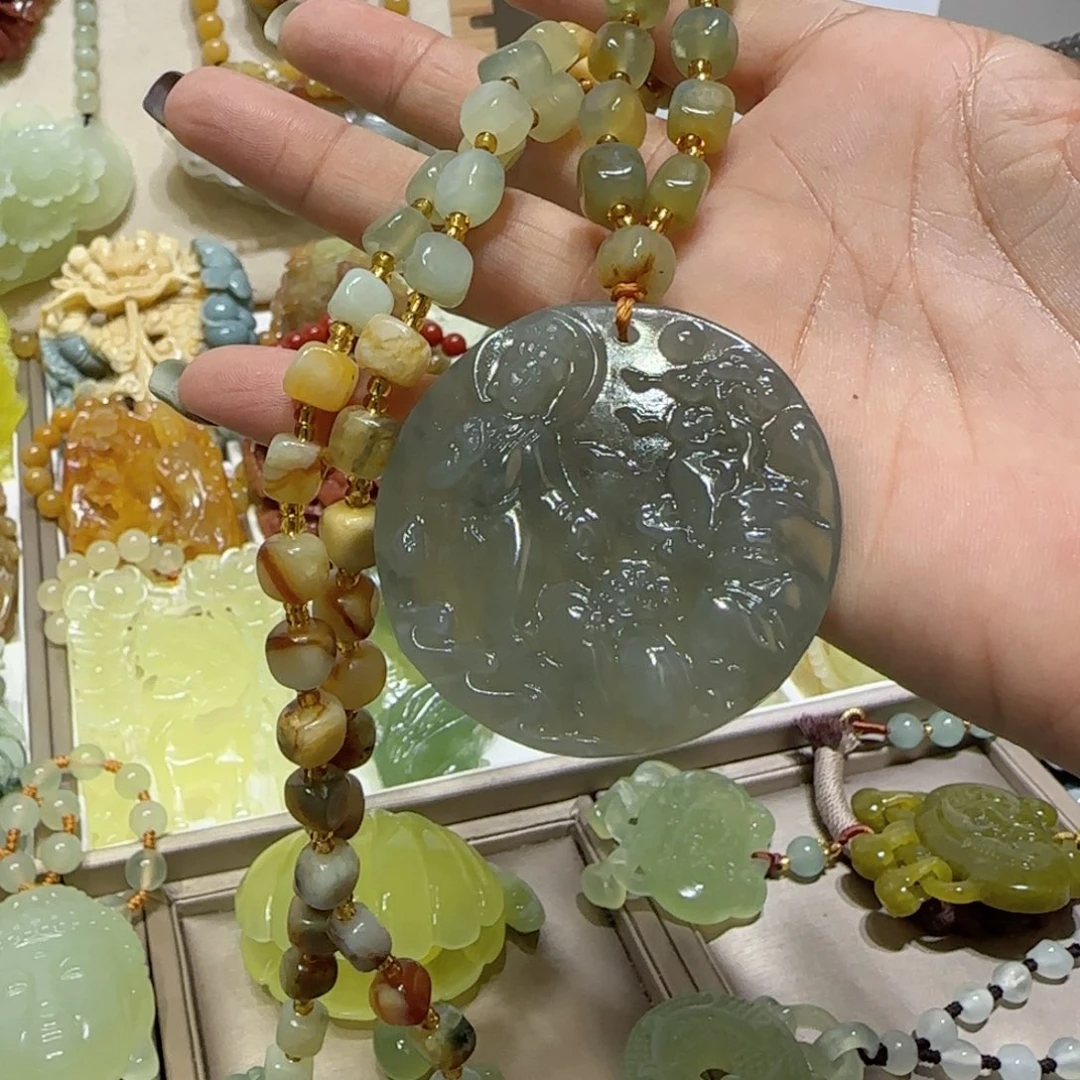 未镶嵌蛇纹石玉吊坠