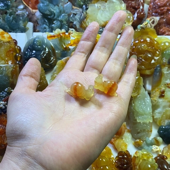琬***儿蛇纹石玉未镶嵌颈饰