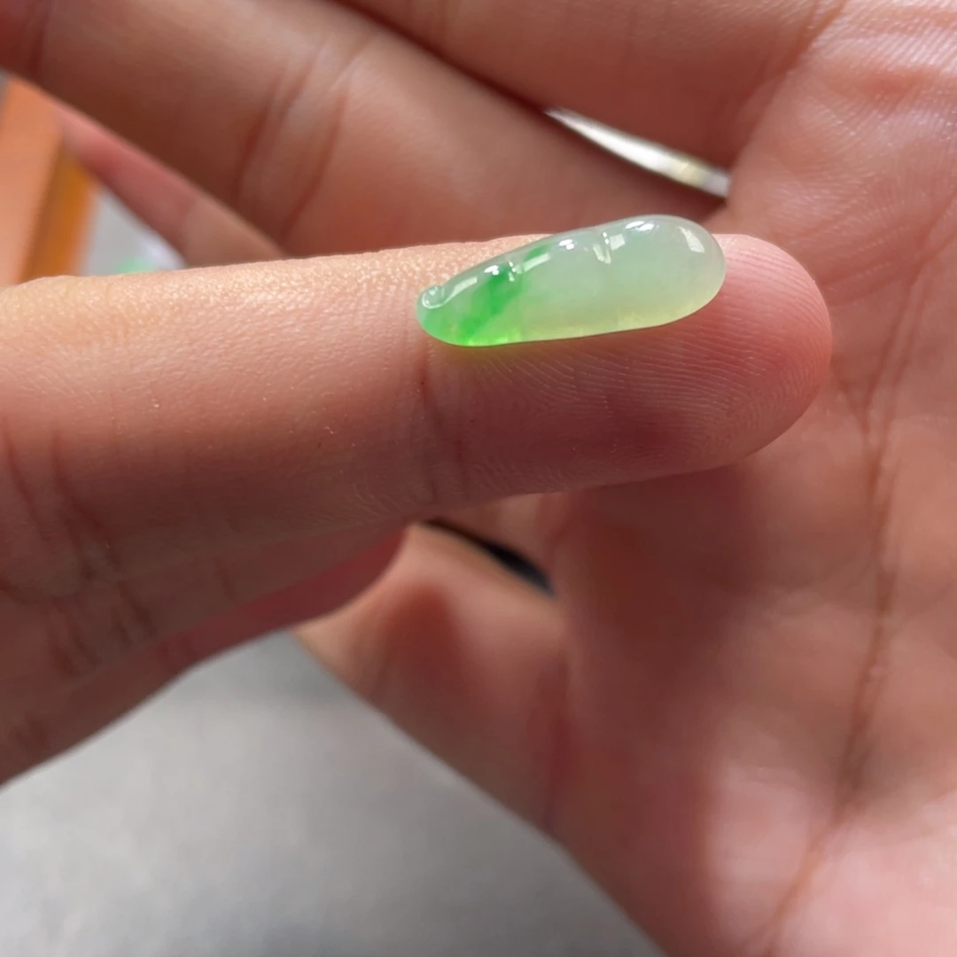 翡翠未镶嵌挂件翡翠