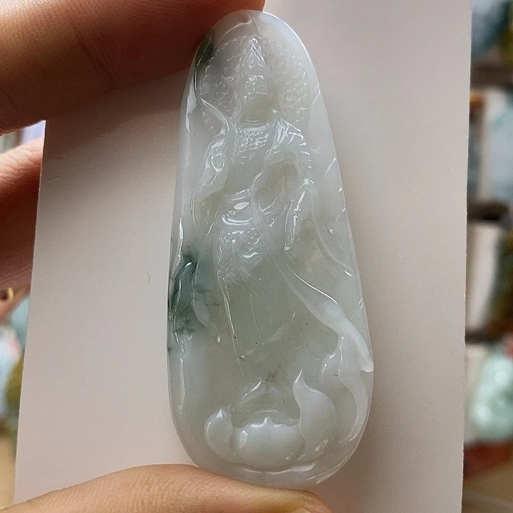 翡翠未镶嵌颈饰观音