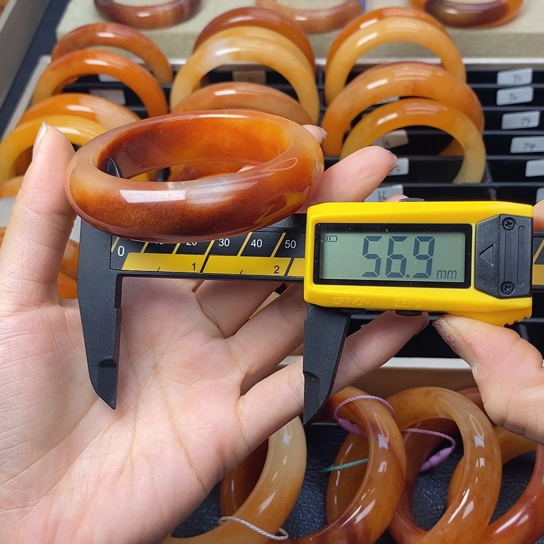 未镶嵌石英质玉（黄龙玉）手镯66号