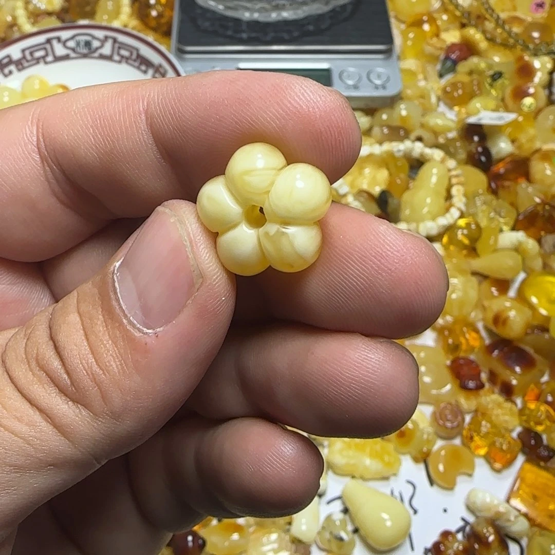 琥珀未镶嵌裸石1.4克