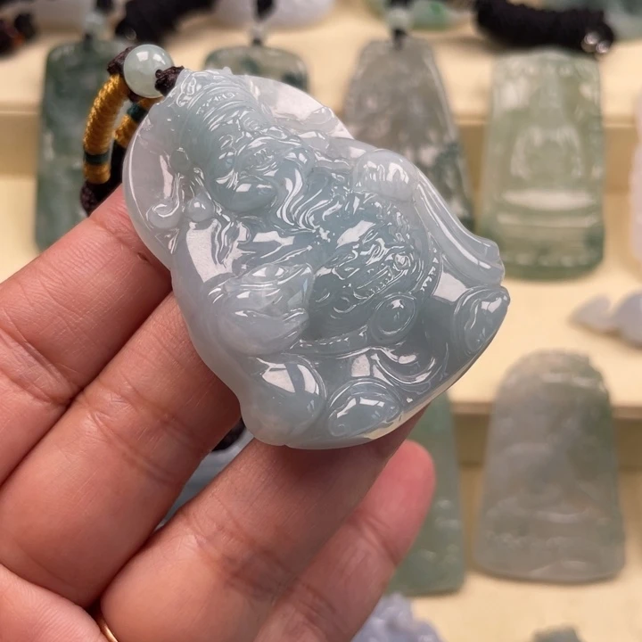 颈饰未镶嵌翡翠玉