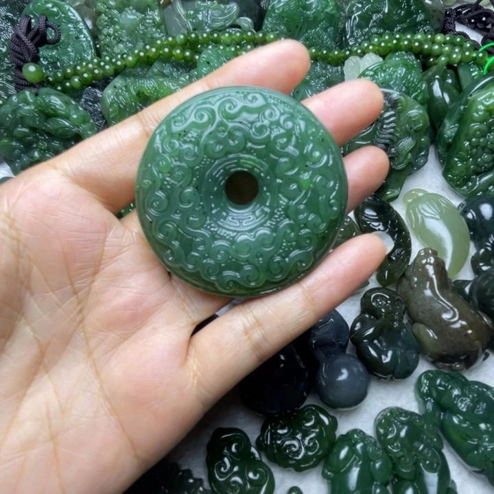 斌***物和田玉未镶嵌颈饰