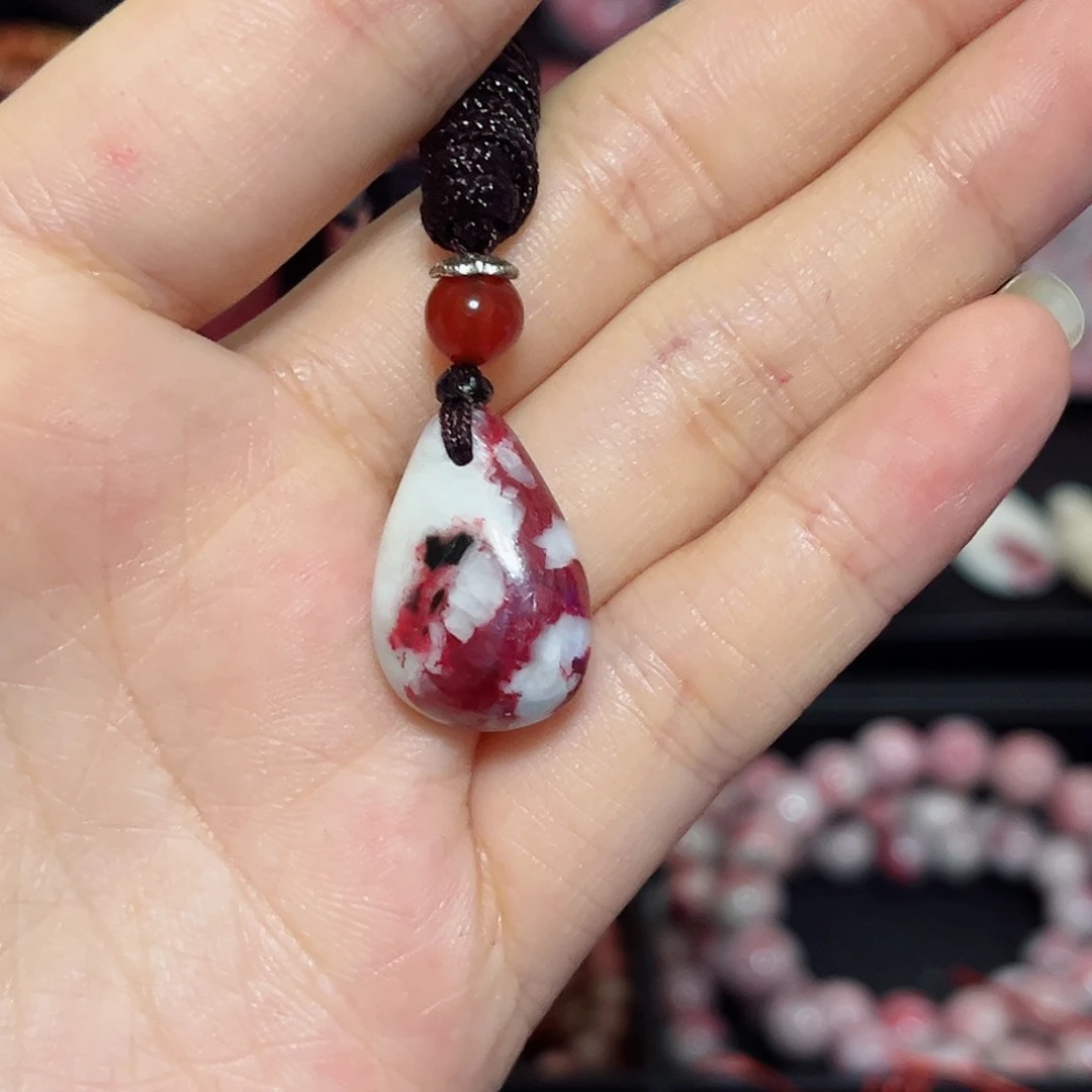 天然辰砂原石吊坠