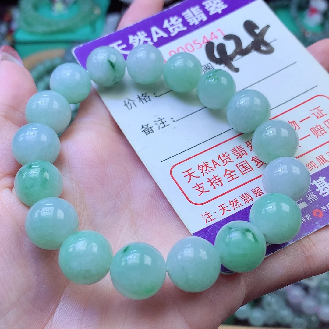 吴***，翡翠未镶嵌毛衣链12+