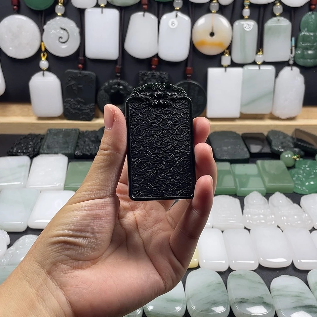 烟***火颈饰未镶嵌和田玉（青玉）