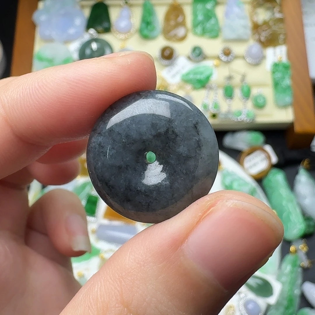 翡翠未镶嵌颈饰乌鸡平安扣