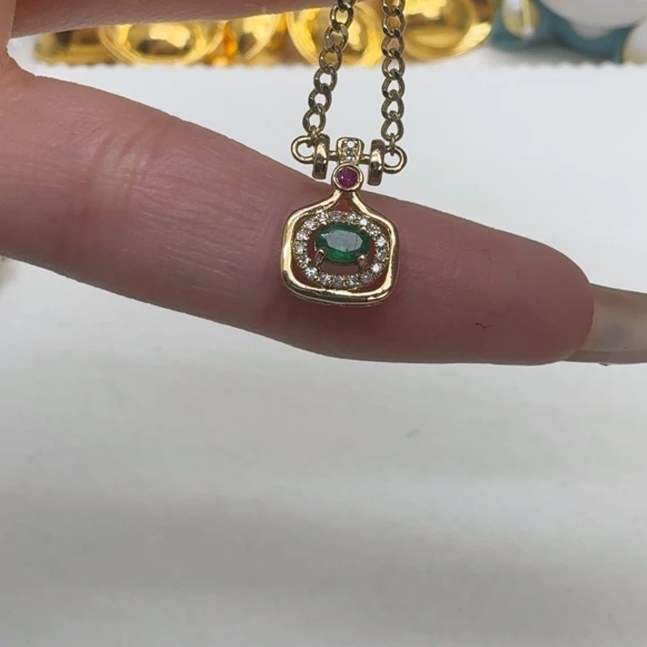18K金镶嵌颈饰祖母绿