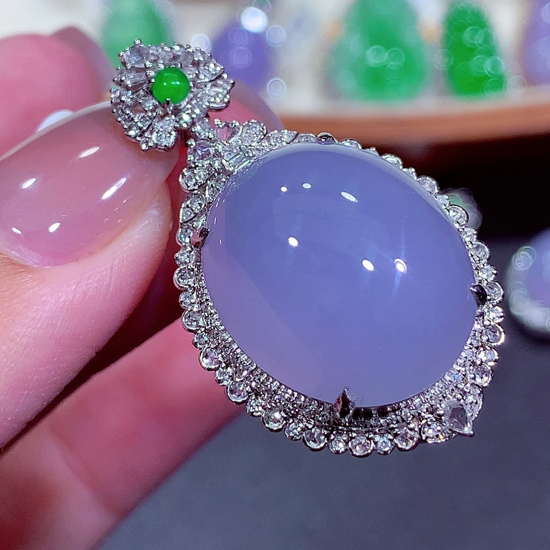 鹿****翡翠18K金镶嵌吊坠(不含链)