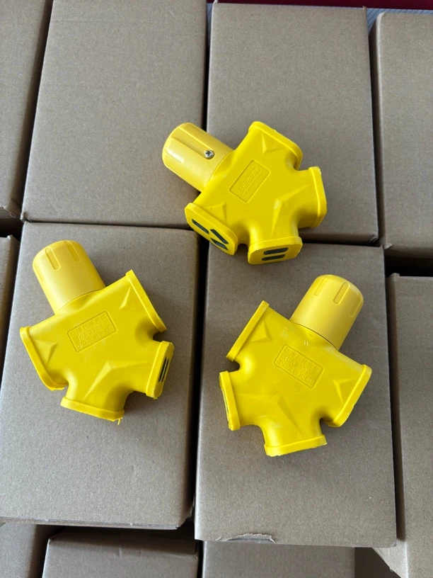 3个地拖插座纯铜大功率多功能接线插板