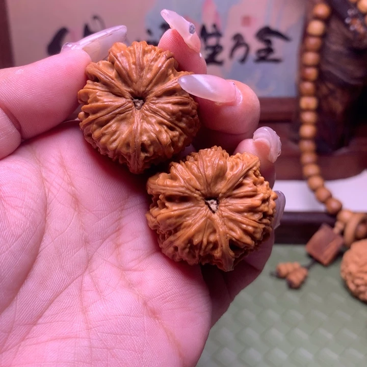 文玩核桃把件玉龙三棱