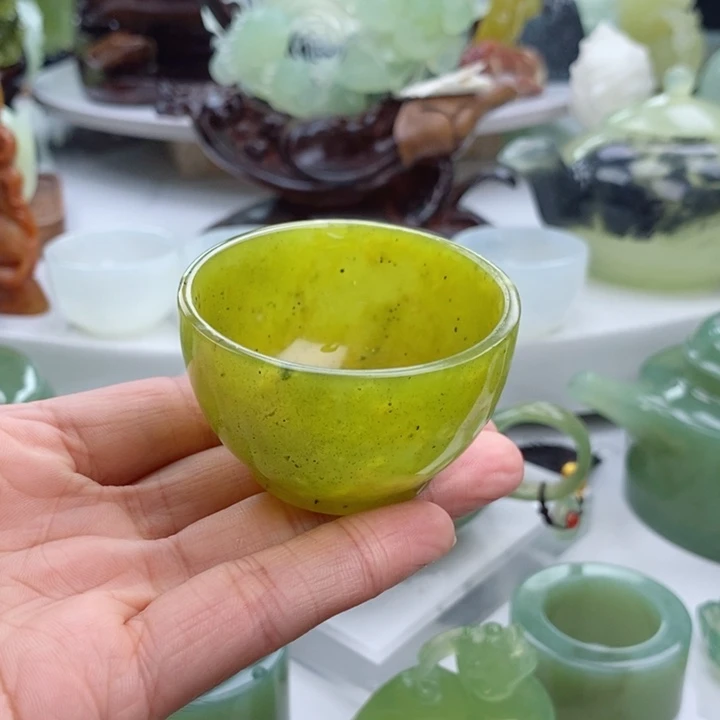 岫玉四大名玉茶杯未镶嵌一**过