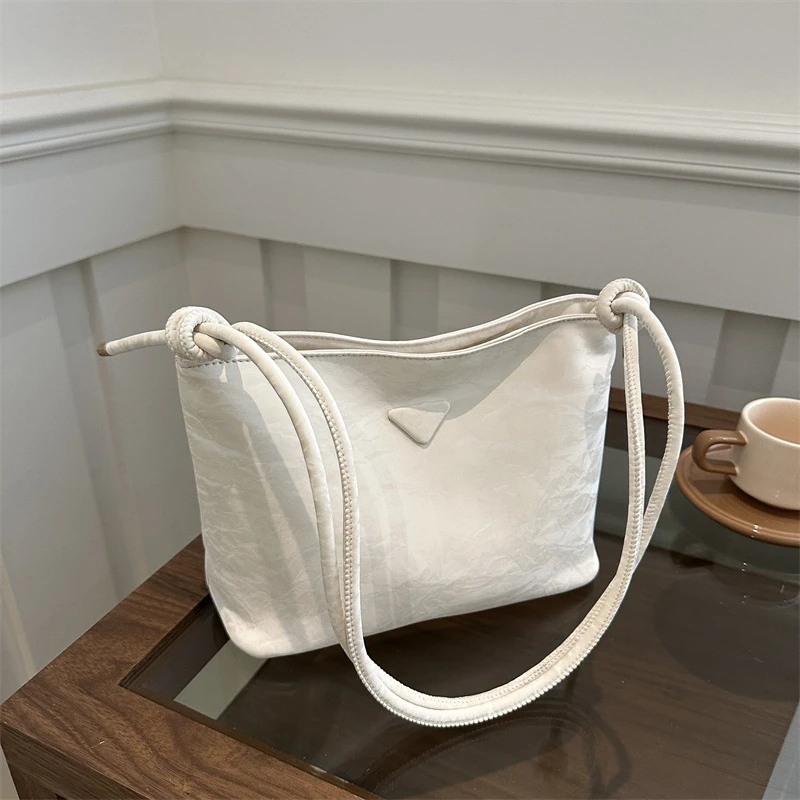 大容量通勤包包女2024春夏新款时尚小众高级质感单肩包斜挎托特包