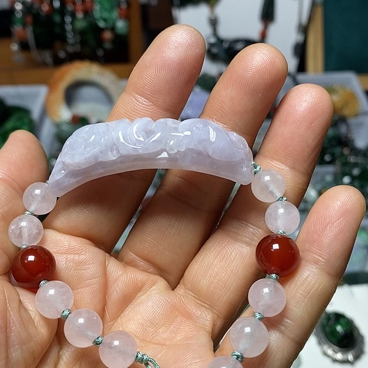 翡翠未镶嵌吊坠(赠链)
