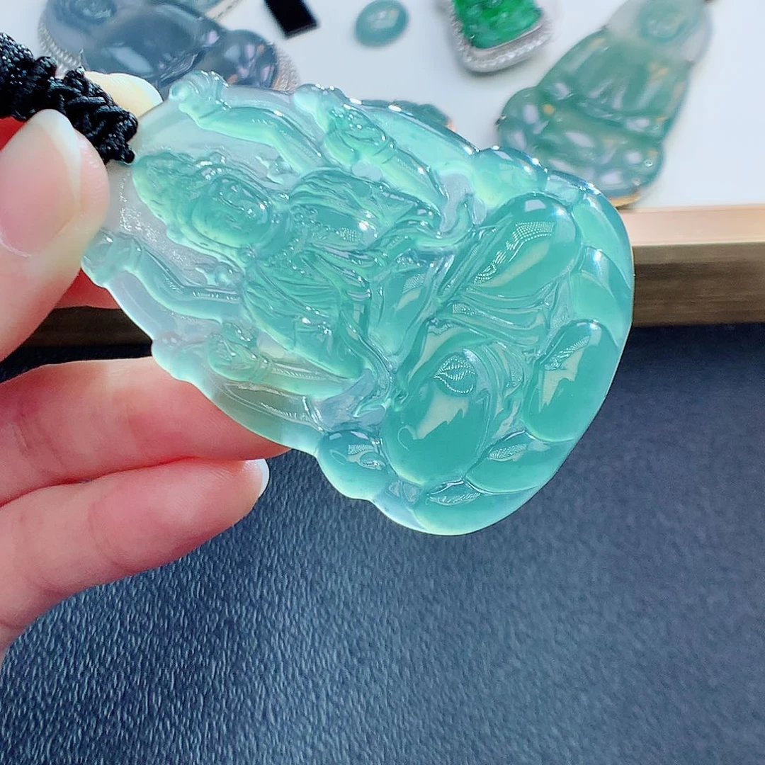 翡翠颈饰未镶嵌翡翠